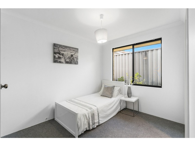 8 Shoalhaven Rise, Success WA 6164