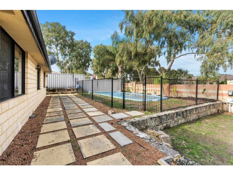 8 Shoalhaven Rise, Success WA 6164