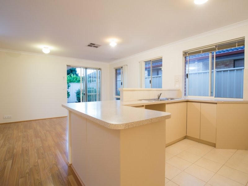 5 Darter Place, Queens Park WA 6107