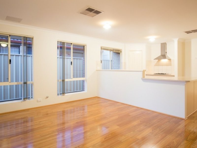 5 Darter Place, Queens Park WA 6107