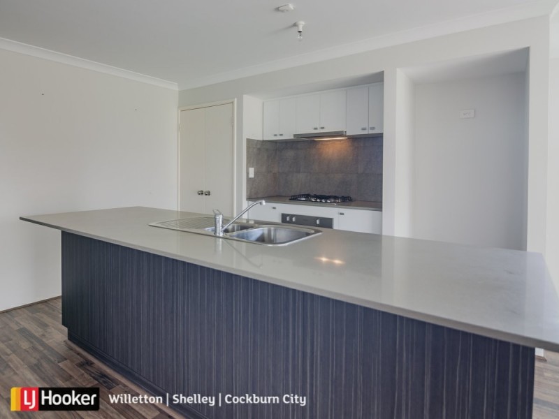 22 Riva Entrance, Piara Waters WA 6112