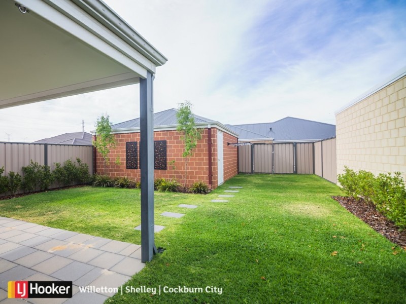 22 Riva Entrance, Piara Waters WA 6112
