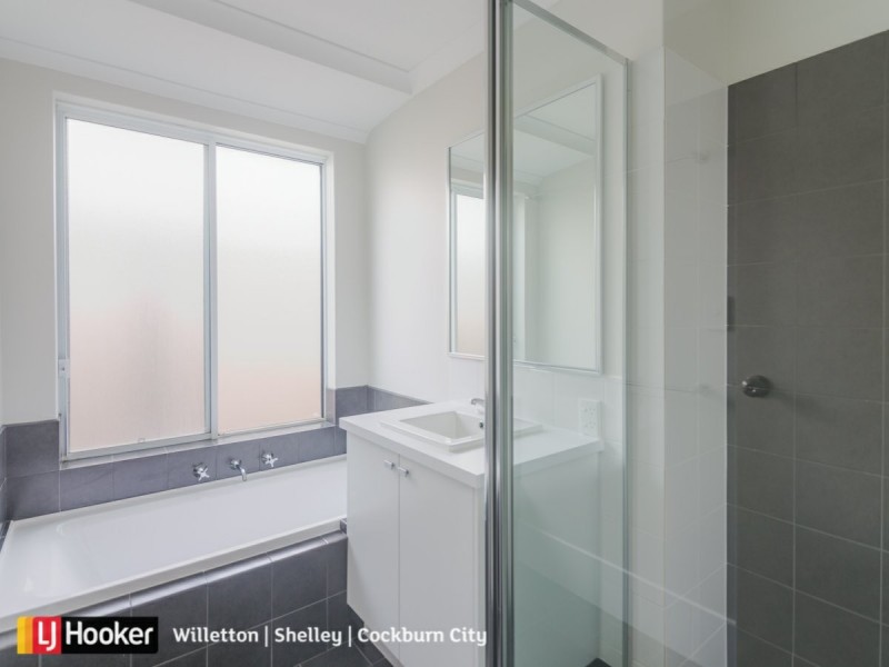 22 Riva Entrance, Piara Waters WA 6112
