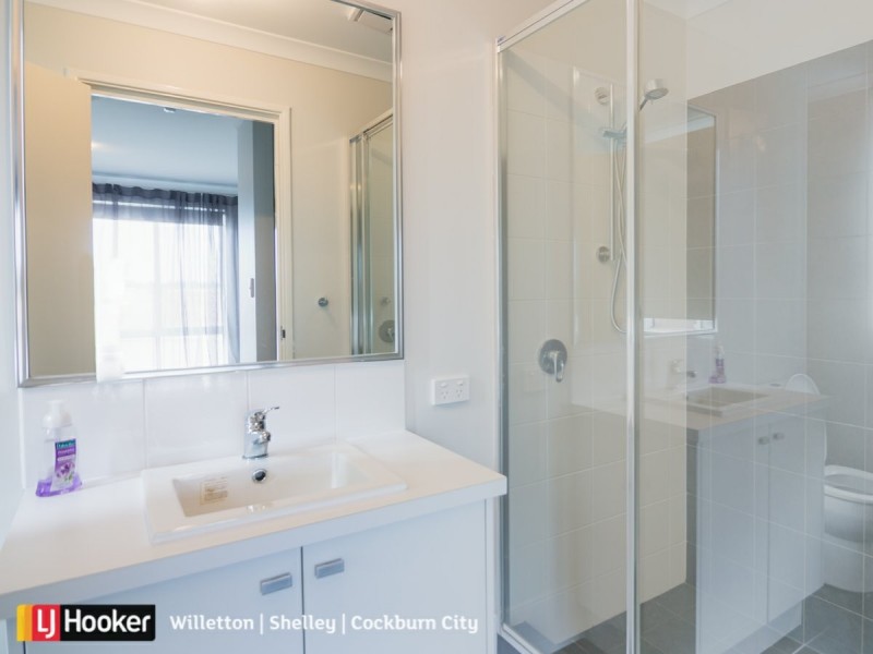 22 Riva Entrance, Piara Waters WA 6112