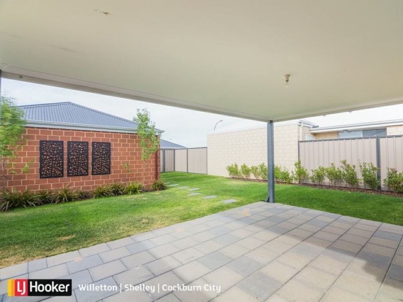 22 Riva Entrance, Piara Waters WA 6112