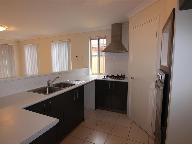 2/54 Sixth Road, Armadale WA 6112