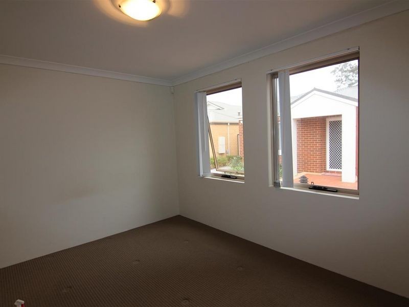 2/54 Sixth Road, Armadale WA 6112