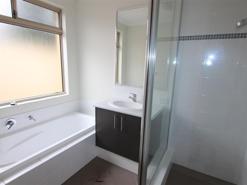 2/54 Sixth Road, Armadale WA 6112