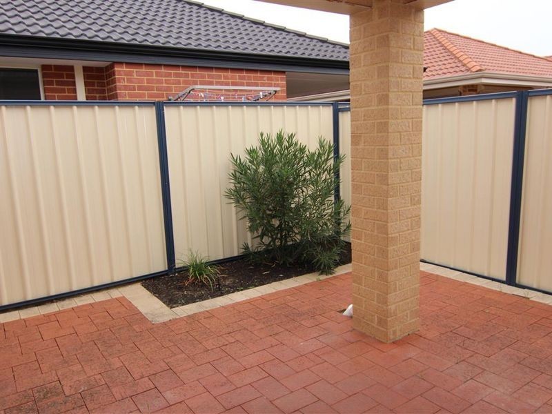 2/54 Sixth Road, Armadale WA 6112