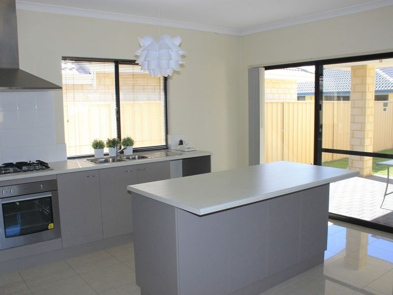 17 Towncentre Drive, Thornlie WA 6108