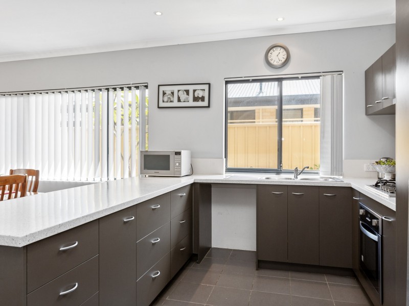 16 Fairlie Road, Canning Vale WA 6155