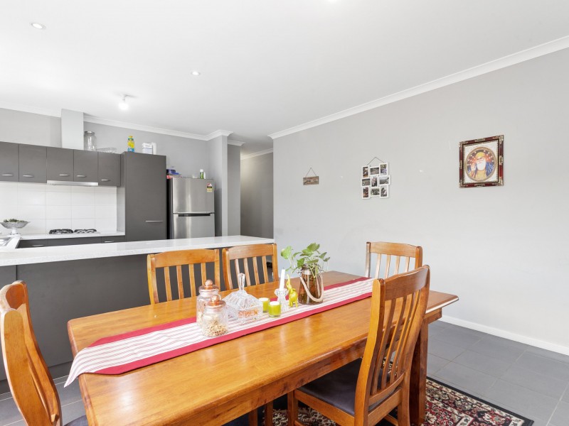 16 Fairlie Road, Canning Vale WA 6155