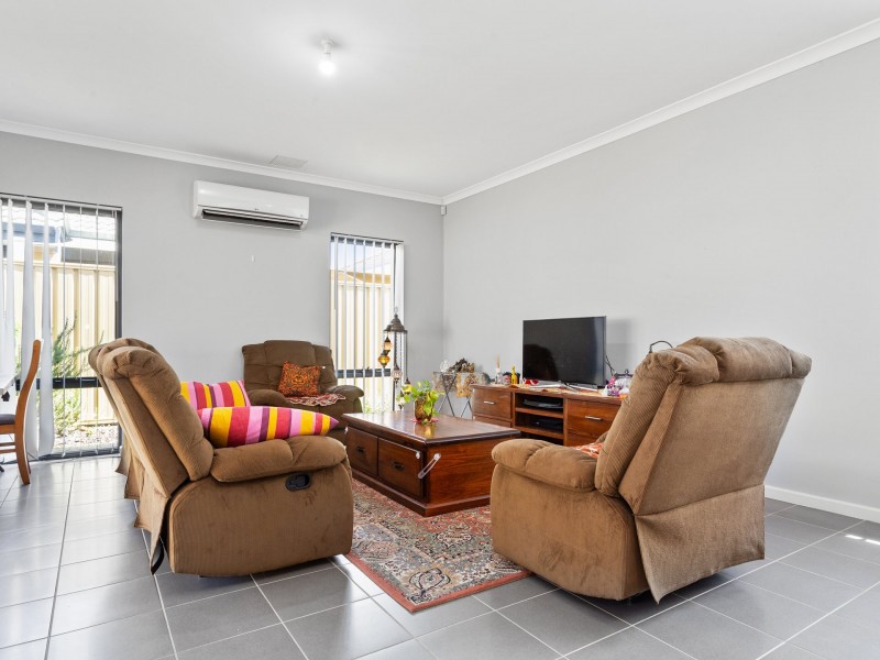 16 Fairlie Road, Canning Vale WA 6155