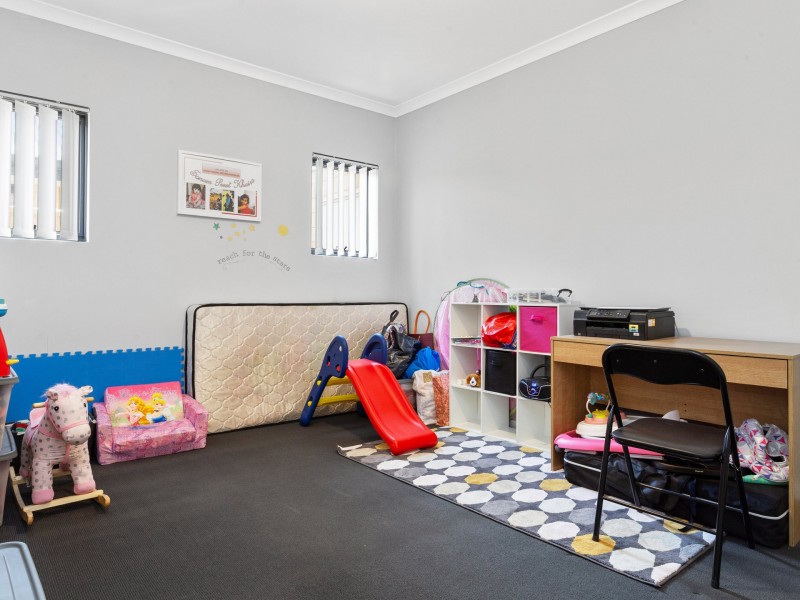 16 Fairlie Road, Canning Vale WA 6155