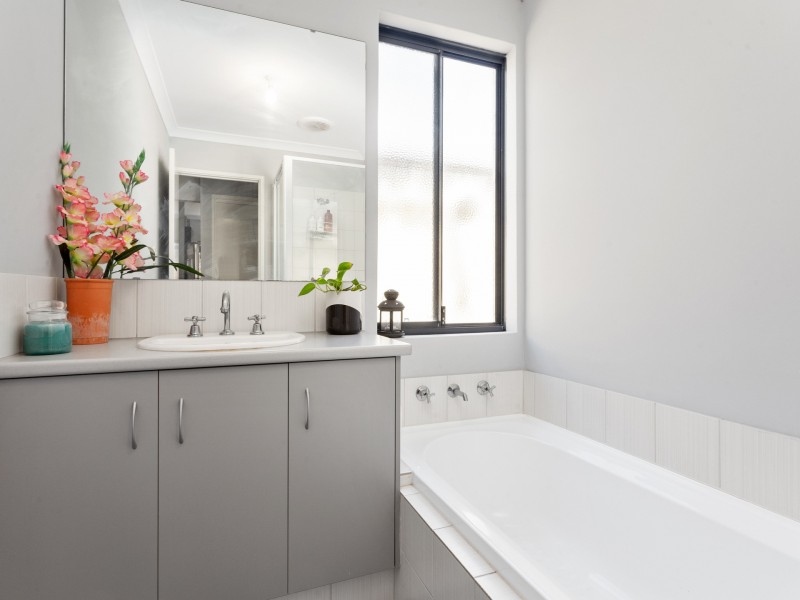 16 Fairlie Road, Canning Vale WA 6155