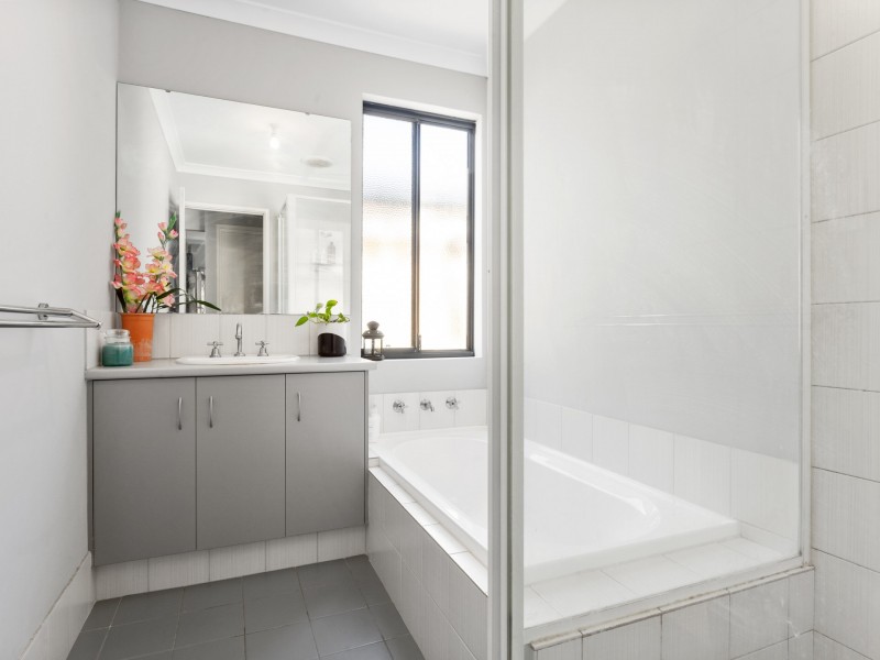 16 Fairlie Road, Canning Vale WA 6155