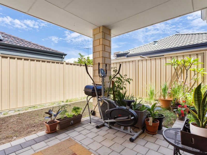 16 Fairlie Road, Canning Vale WA 6155