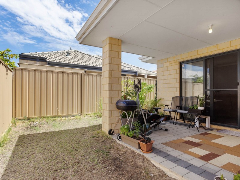 16 Fairlie Road, Canning Vale WA 6155