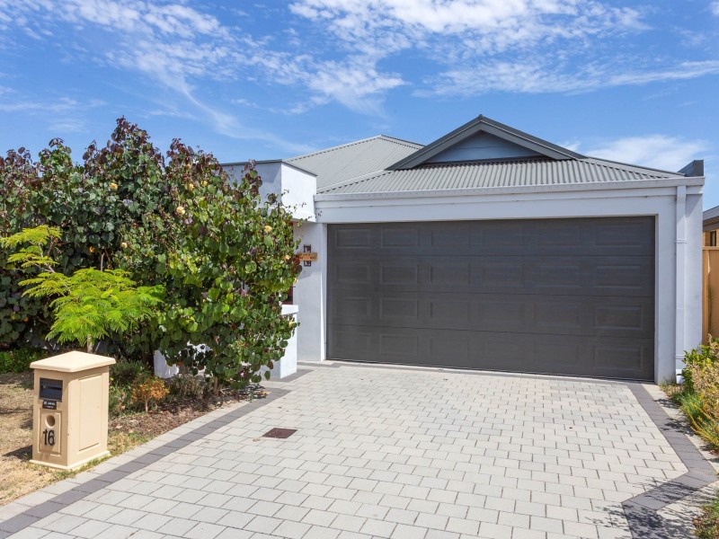 16 Fairlie Road, Canning Vale WA 6155