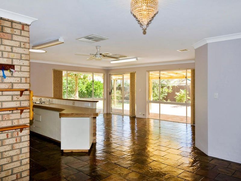 6 Callicoma Court, South Lake WA 6164