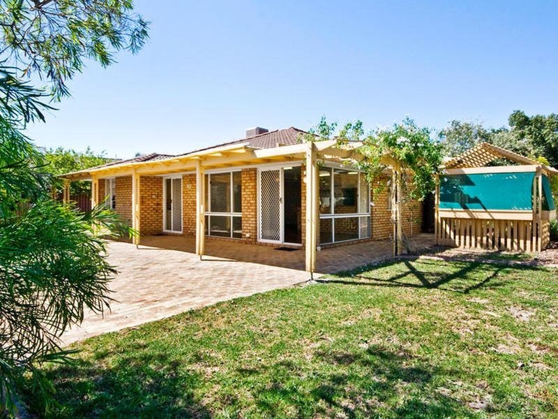 6 Callicoma Court, South Lake WA 6164
