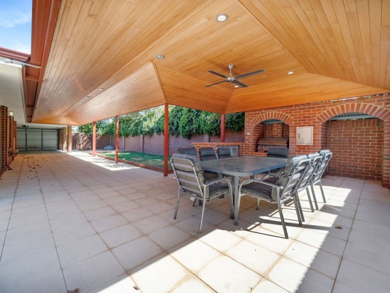 2 Browallia Close, Canning Vale WA 6155