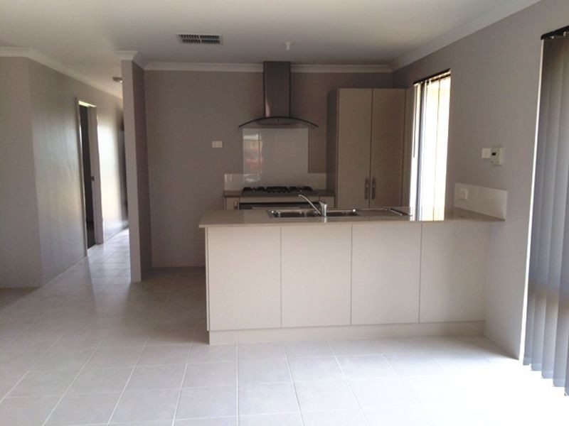 10 Lepley Lane, Hammond Park WA 6164