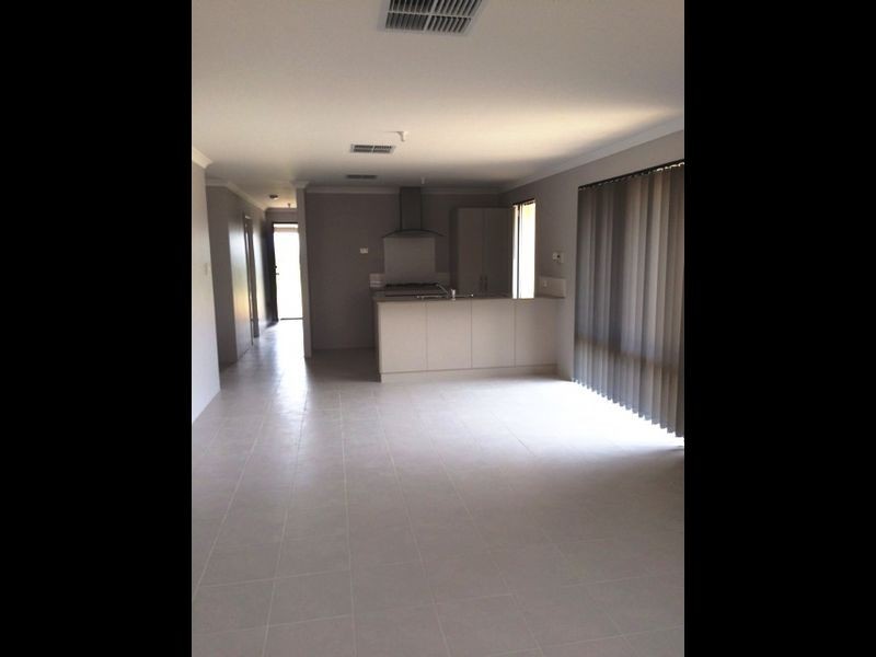 10 Lepley Lane, Hammond Park WA 6164