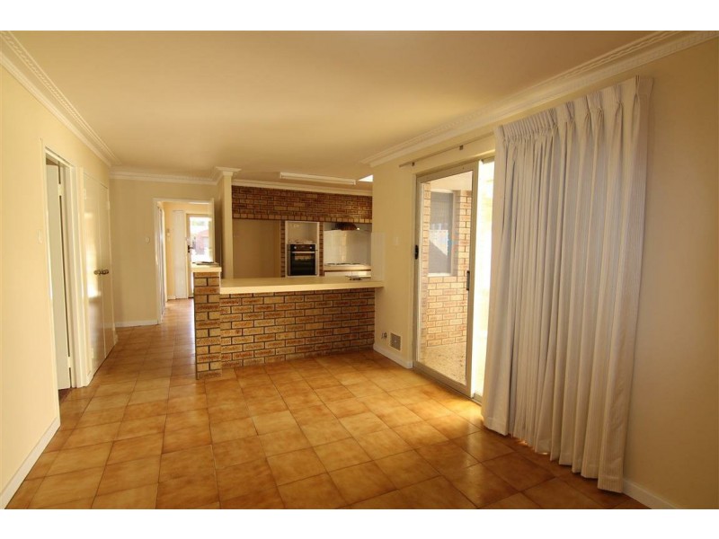 25 Ningaloo Way, Thornlie WA 6108