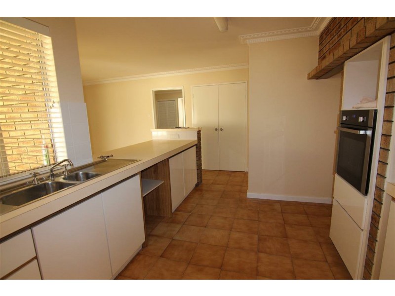 25 Ningaloo Way, Thornlie WA 6108