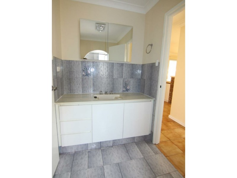 25 Ningaloo Way, Thornlie WA 6108