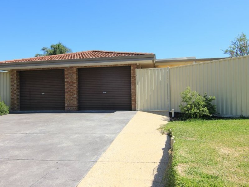 25 Ningaloo Way, Thornlie WA 6108