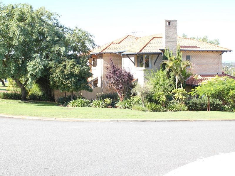 7 Crest Avenue, Mount Pleasant WA 6153