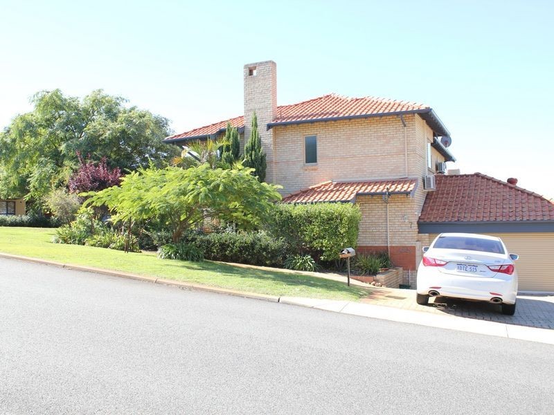 7 Crest Avenue, Mount Pleasant WA 6153