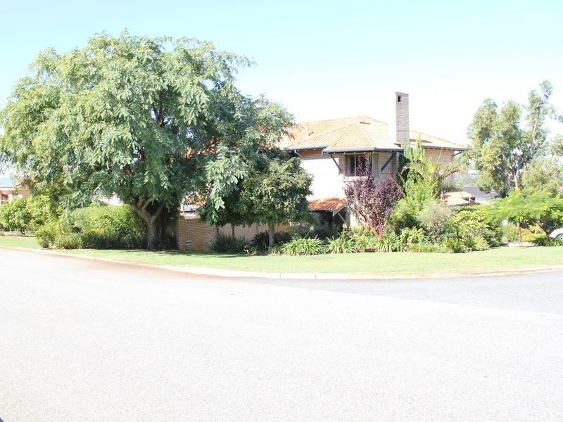 7 Crest Avenue, Mount Pleasant WA 6153
