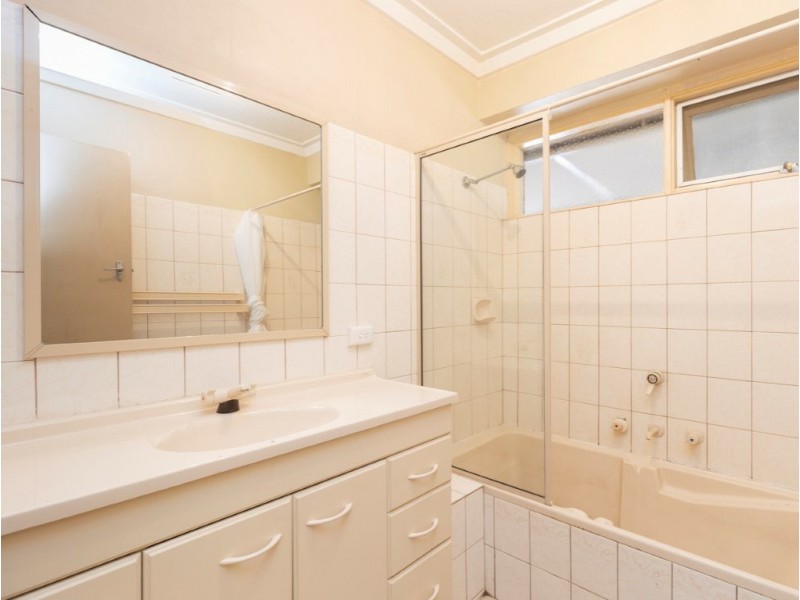4 Hadlow Place, Thornlie WA 6108