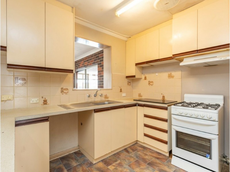 4 Hadlow Place, Thornlie WA 6108