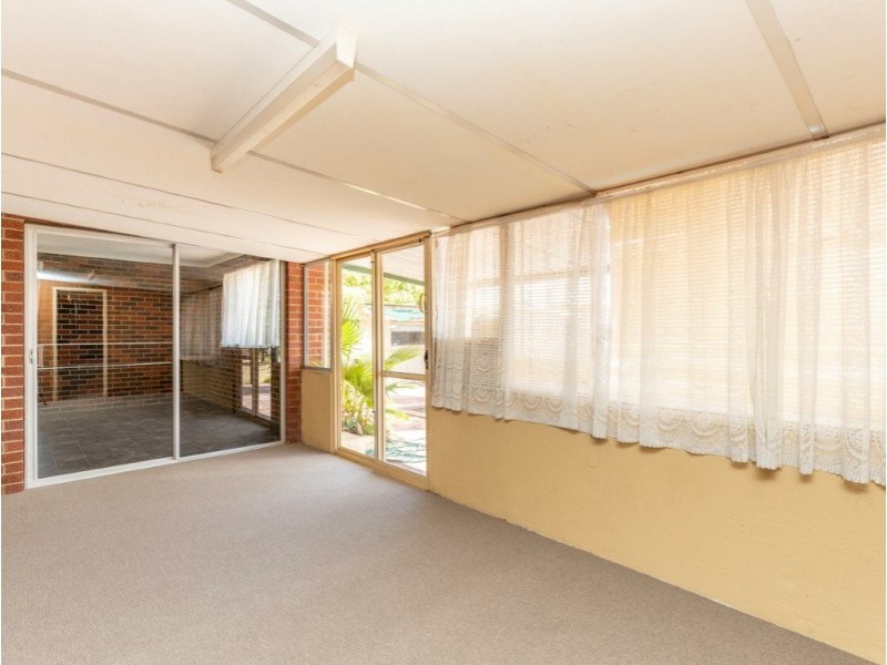 4 Hadlow Place, Thornlie WA 6108