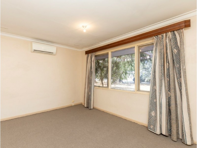 4 Hadlow Place, Thornlie WA 6108