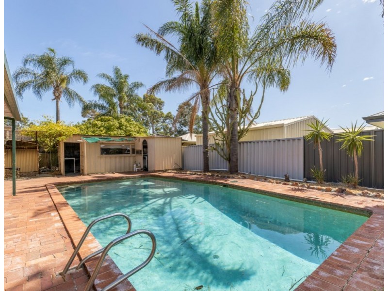 4 Hadlow Place, Thornlie WA 6108