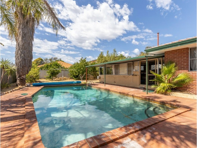 4 Hadlow Place, Thornlie WA 6108