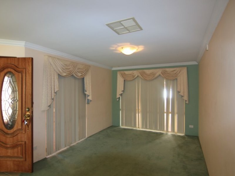 28 Sylvan Crescent, Leeming WA 6149