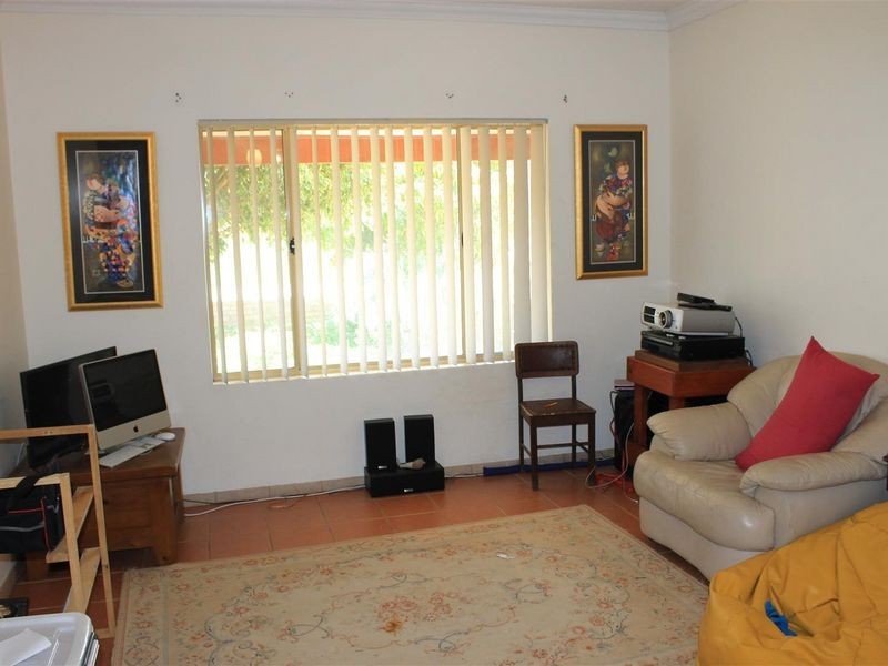 11 Entrance Road, Coogee WA 6166