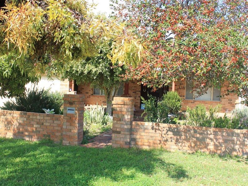 11 Entrance Road, Coogee WA 6166