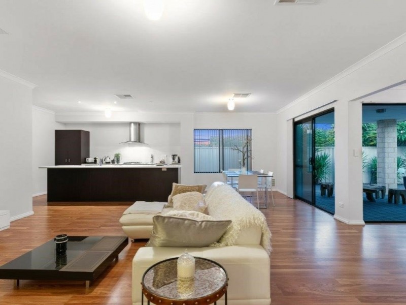 10 Camrose Lane, Darch WA 6065