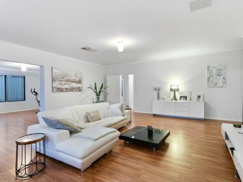 10 Camrose Lane, Darch WA 6065