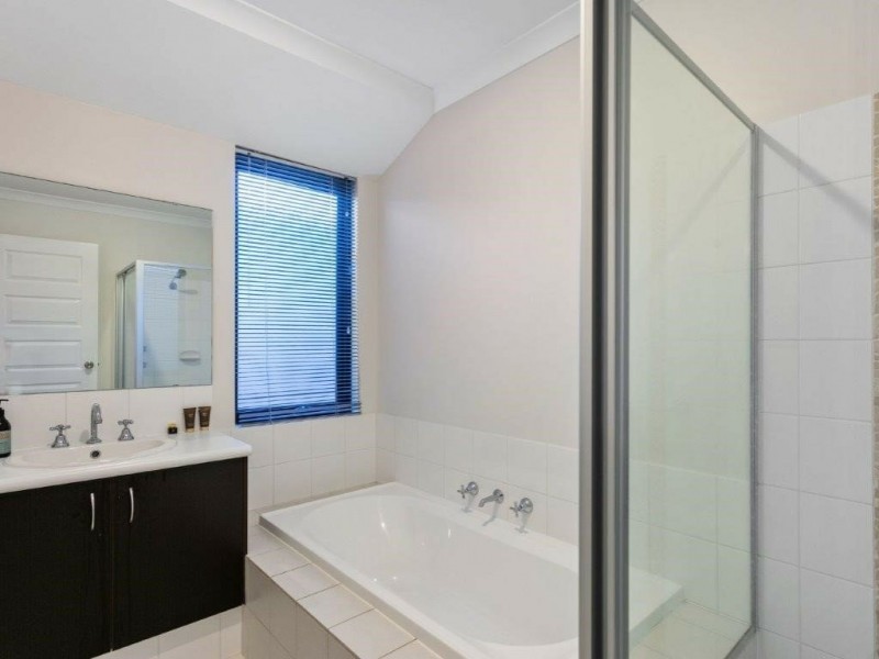 10 Camrose Lane, Darch WA 6065