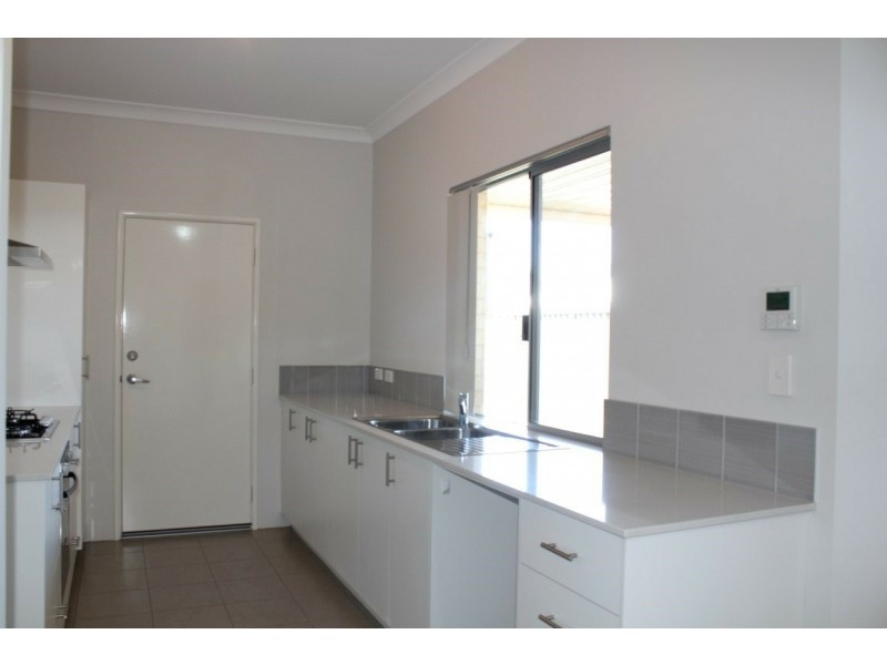 2/41 Bellazario Promenade, Aveley WA 6069