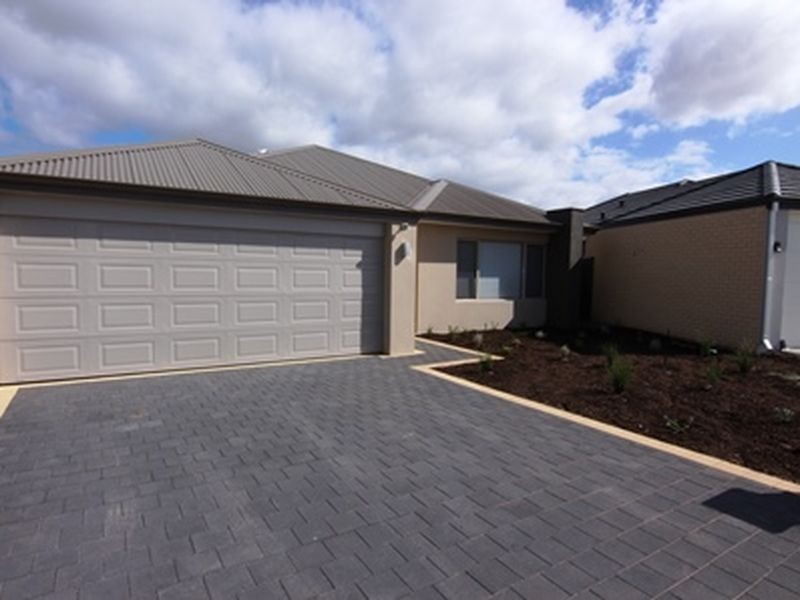 4 Flindell Way, Piara Waters WA 6112