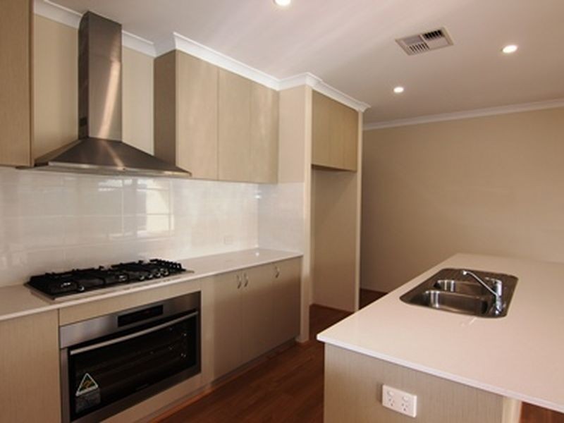 4 Flindell Way, Piara Waters WA 6112